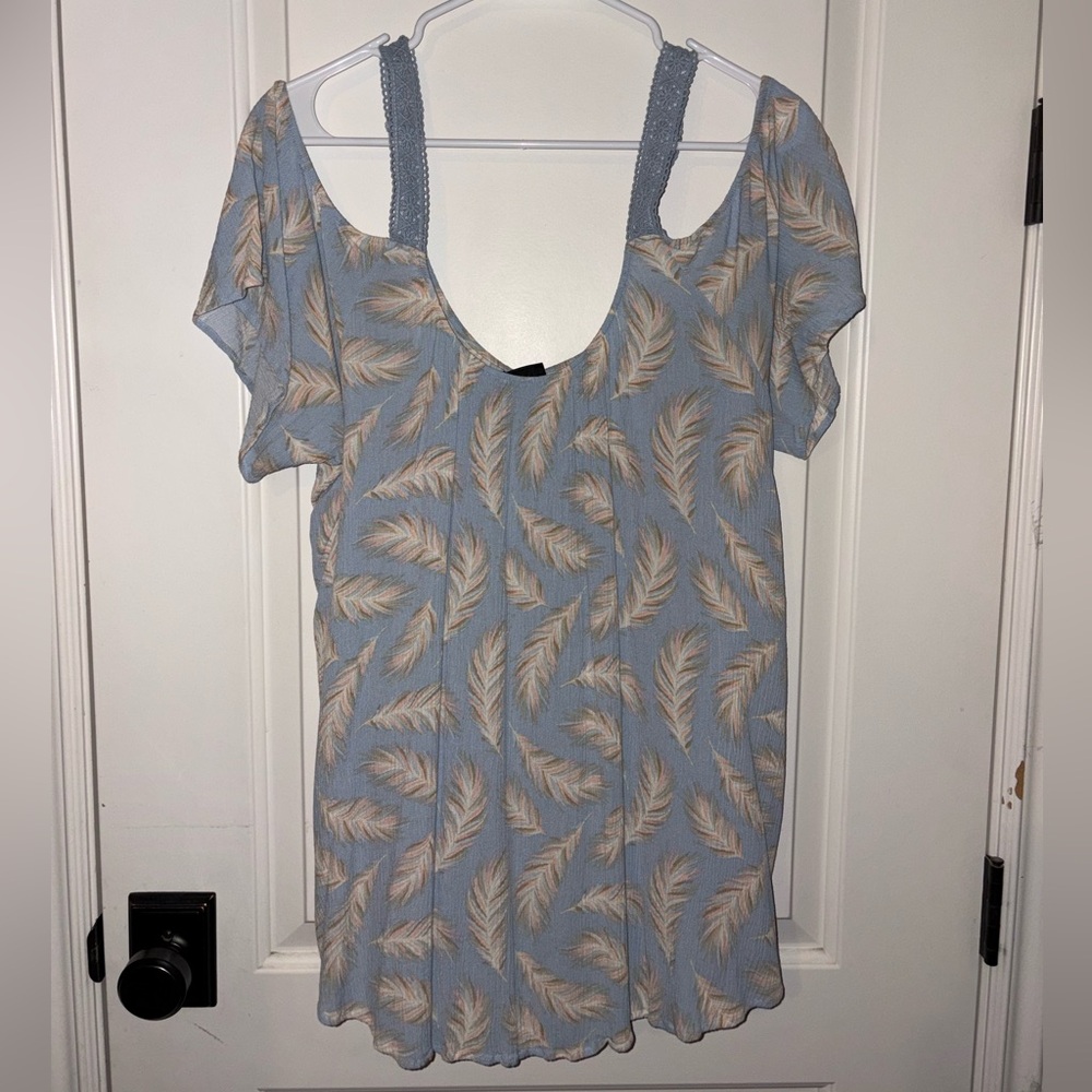 Torrid Light Blue Feather Print Cold Shoulder Crinkle Top